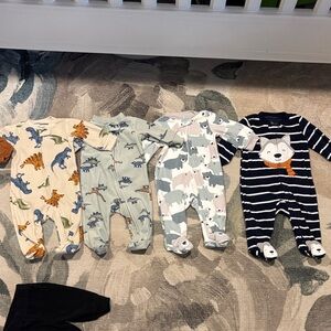 10 outfits! Carters baby boy lot- 4 fleece sleepers, 3 sets, 3 extra pants- 0-3